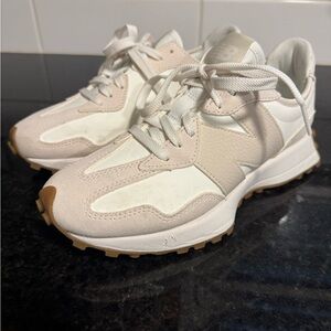 Women’s New Balance 327